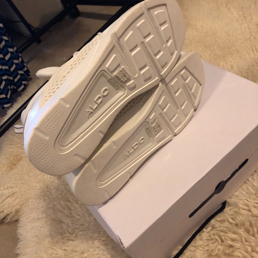 ALDO *OFF WHITE* midtop sneakers. Stylish 💯 - Picture 3 of 4